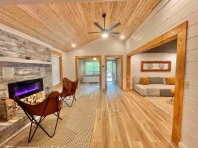 Hot tub/3Bedrooms/Fire place/Renovated